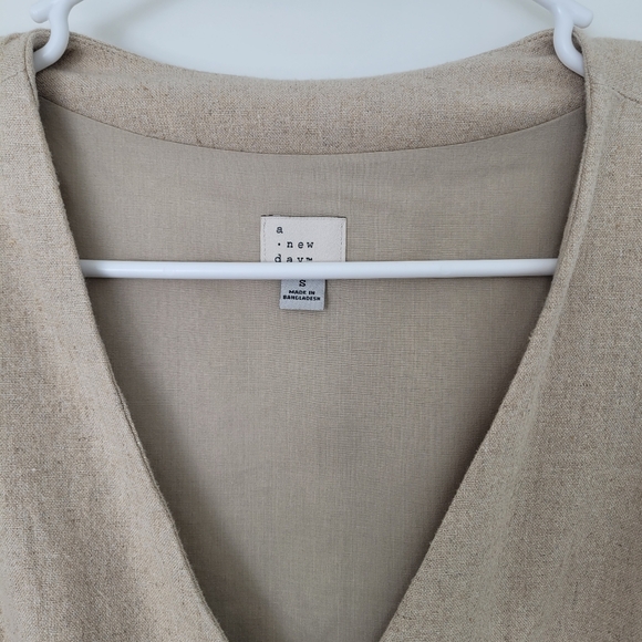 A New Day Light Tan Sleeveless Vest Size Small - Picture 3 of 5